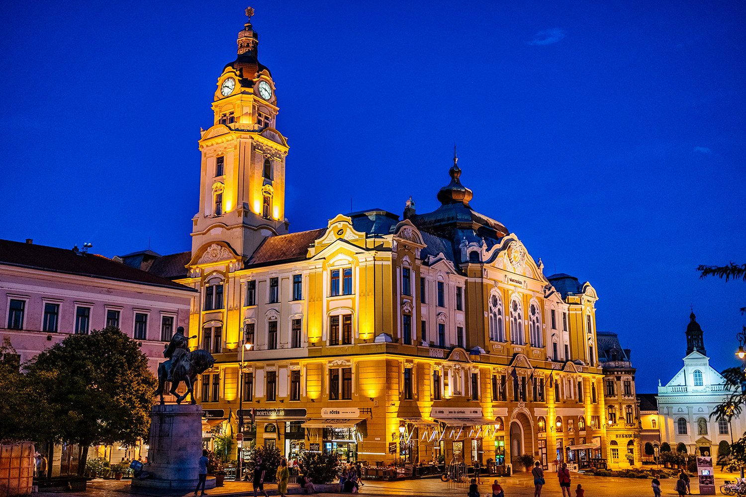 Pécs-mairie_photo_Dávid-Horpáczi